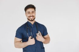 پشت کنکوری یا دانشجوی پزشکی؟ تفاوت‌های سرنوشت‌ساز در روسیه